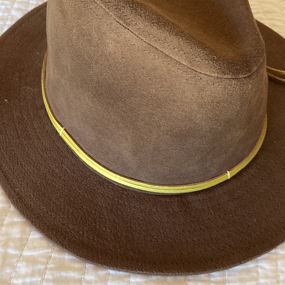 Brown Fedora with Gold Band - Picture 4 of 8